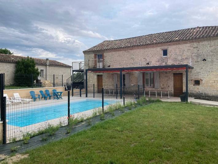 Gîte pour 22 personnes, avec piscine et terrasse, animaux acceptés