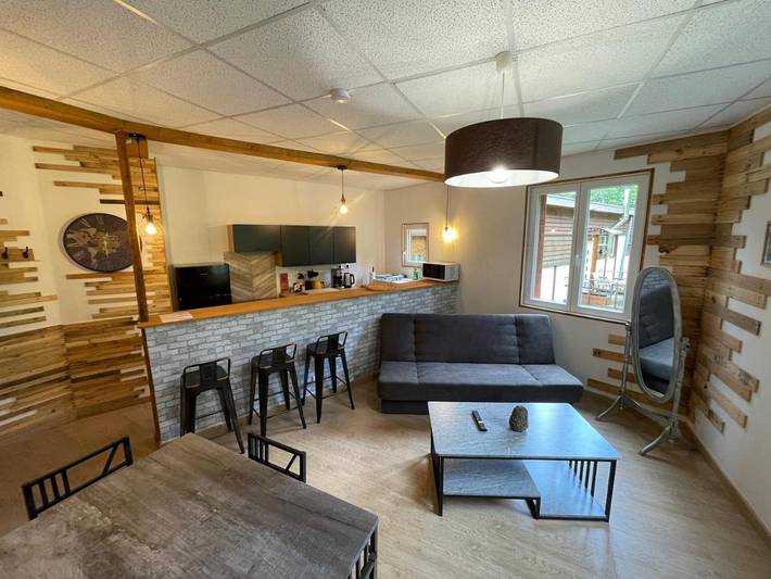 Gîte pour 2 personnes, avec jacuzzi à Cernon