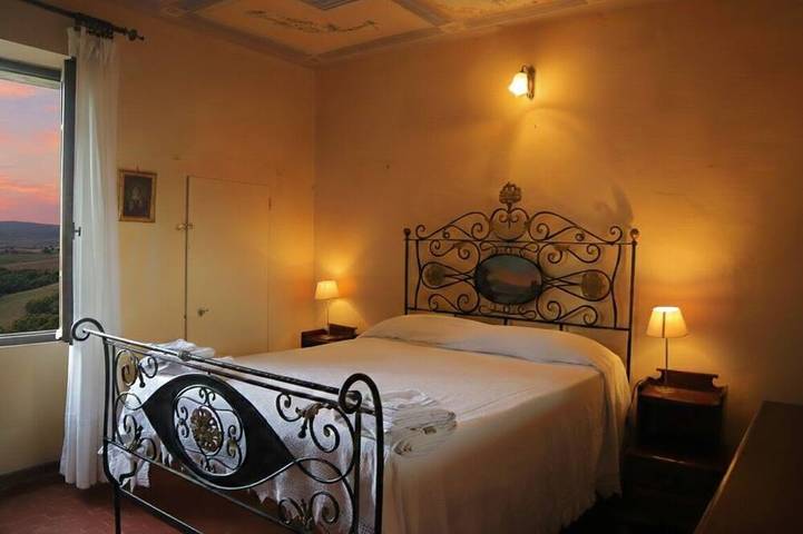 Villa Cesari Tiberi - private pool and frescoes in Marsciano, Province de Pérouse