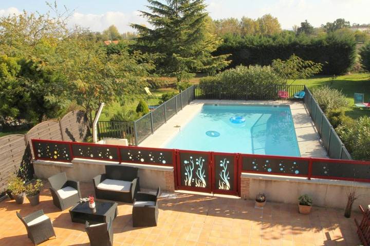 Gîte pour 4 personnes, avec Terrasse et Jardin ainsi que Piscine et Vue à Le Temple-sur-Lot