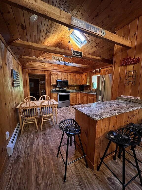 Vacation house for 12 people, with balcony and hot tub in Lake Winnipesaukee