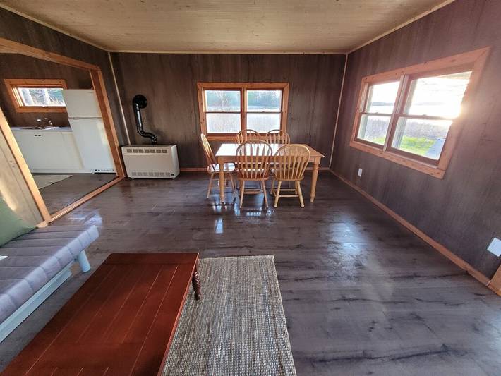 Cabin rentals and lodges for 8 people, with garden and terrace in Lake Ontario (Canada)