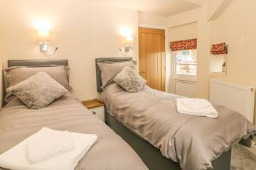 Log Cabin for 2 People in Alton Towers, Staffordshire, Photo 1