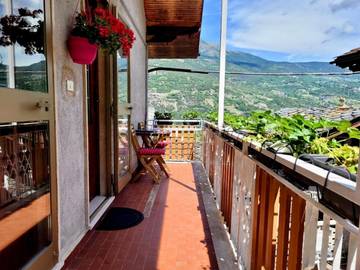 Gîte pour 4 personnes, avec terrasse dans Fénis