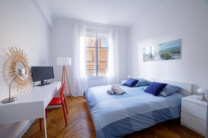 Entire apartment, Apartment in Cannes with 3 bedrooms sleeps 6 in Cannes, Mediterranean Coast (France)