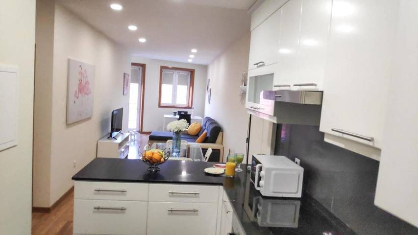 Entire apartment, Apartment 'Porta 116 - Free Private Parking' with Balcony, Wi-Fi and Air Conditioning in Vila Real, Douro Valley