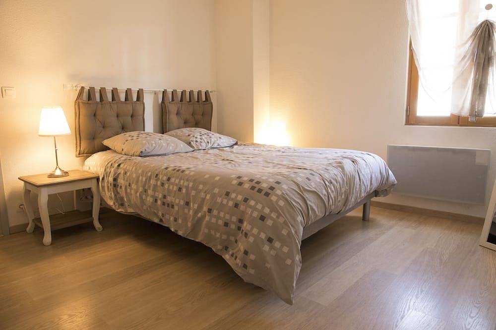 Recent house 8 people 100m² with terrace in Campan, French Pyrenees