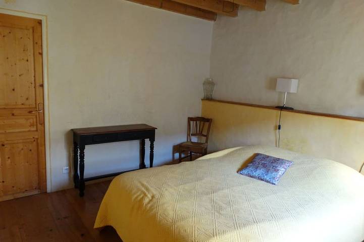 Gîte pour 8 personnes, avec jacuzzi ainsi que jardin et piscine à Bourrou - 2