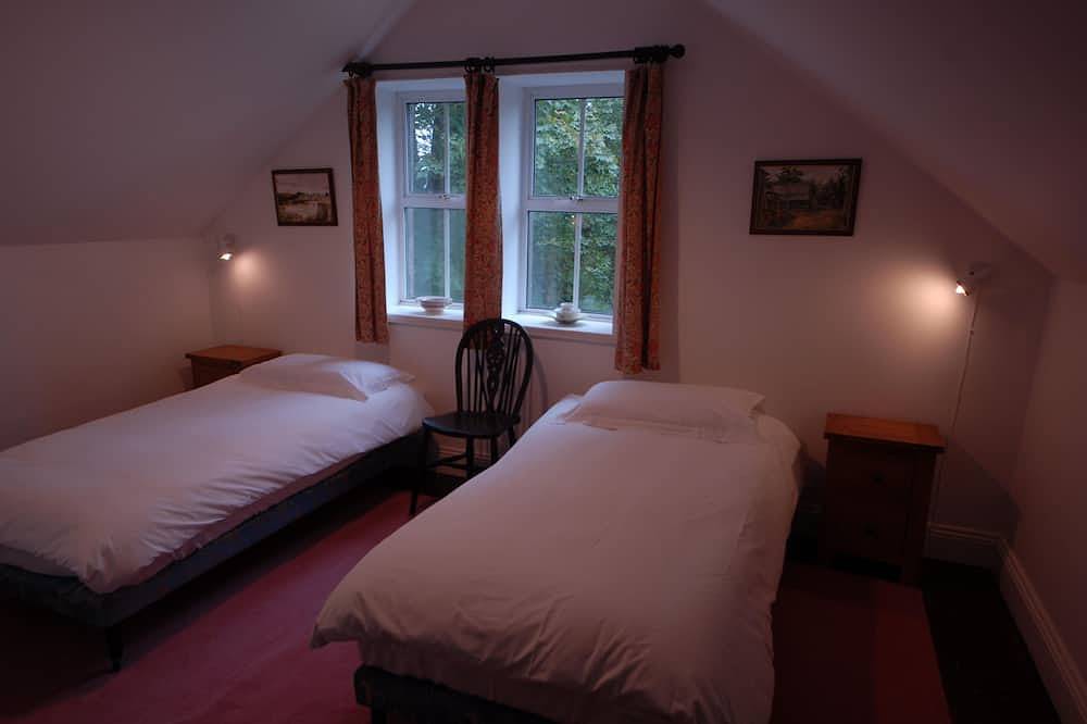 Secluded Glenbeg Tower in stunning private estate. in Drongawn Lough