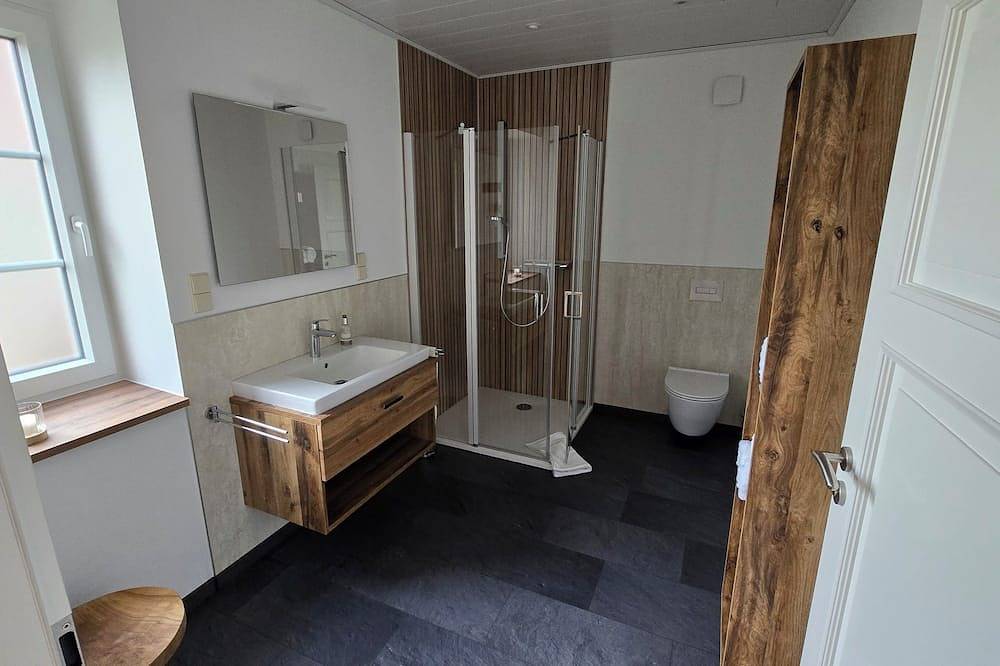 Ganze Wohnung, Gemütliche Ferienwohnung im malerischen Stadtdorf Uehrde in Osterode, Harzvorland