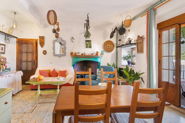 La Rana Verde de Arriba with Fireplace, Mountain Views, and Wi-Fi in Los Romeros, Jabugo