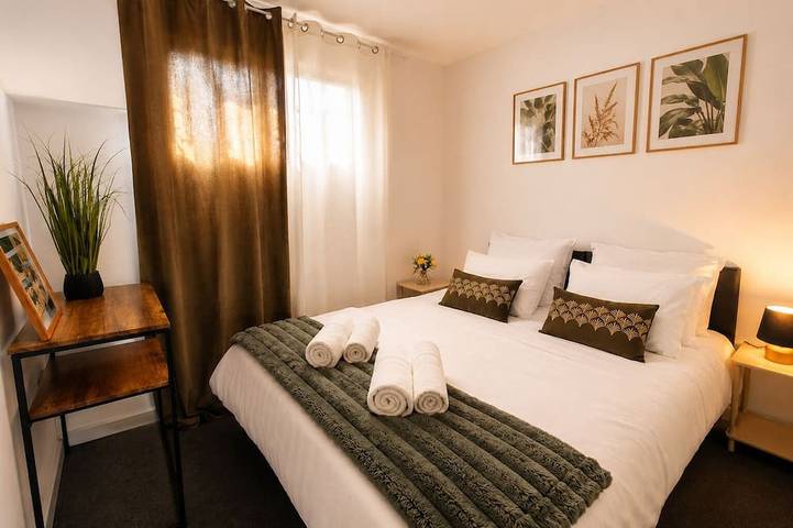 Ganze Wohnung, Cozy 2-Bedroom Apartment with Private Garden, 8 min from downtown, parking available in Angers, Angers und Umgebung
