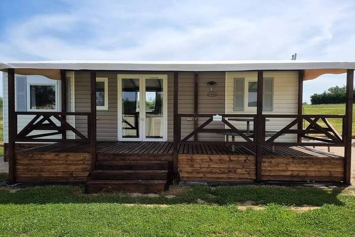 Camping pour 6 personnes dans l' Ain