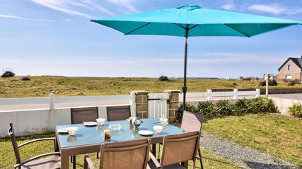 Gîte pour 9 personnes, avec piscine et jardin dans Plage de la Joie