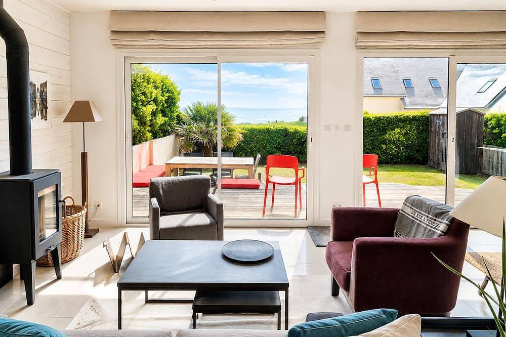 Tipoz'Immo • Ty Emma with ocean view • walking distance to the beach • garden • in Penhors, Pouldreuzic