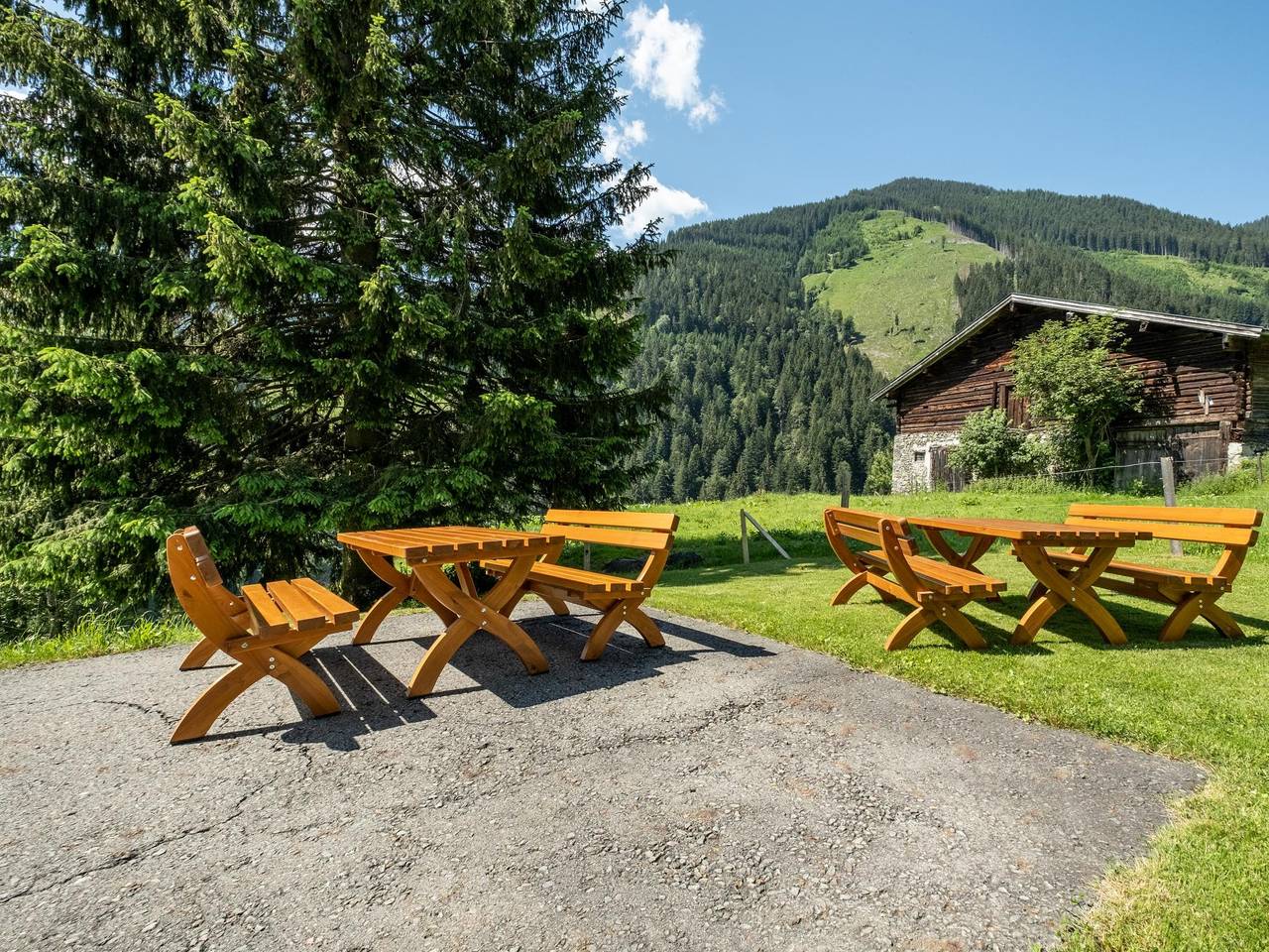 Holiday home 200 m from the piste in Saalbach, Saalbach-Hinterglemm