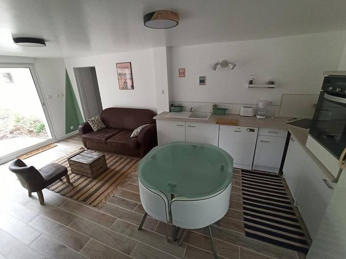 Gîte pour 4 personnes, avec Terrasse ainsi que Jardin et Piscine à Veigné - 2