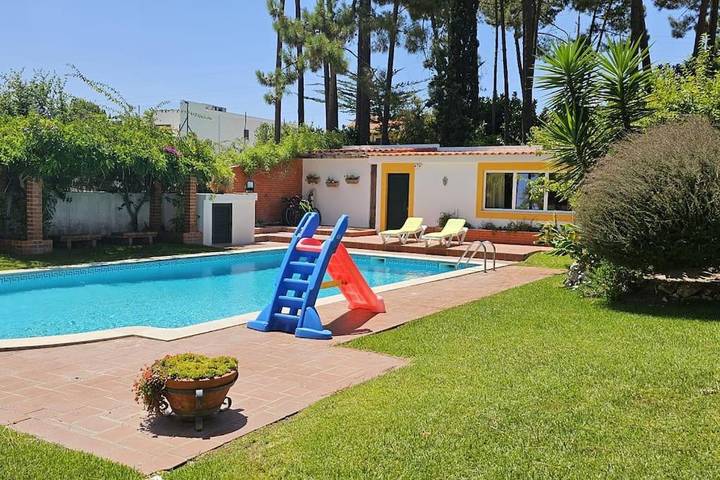 Apartamento de férias para 4 pessoas, com jardim e piscina em Aroeira
