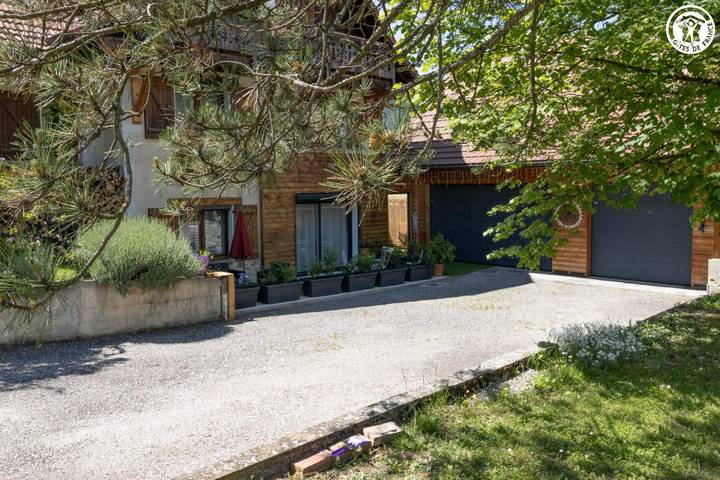 Gîte pour 2 personnes, avec jardin à Myans