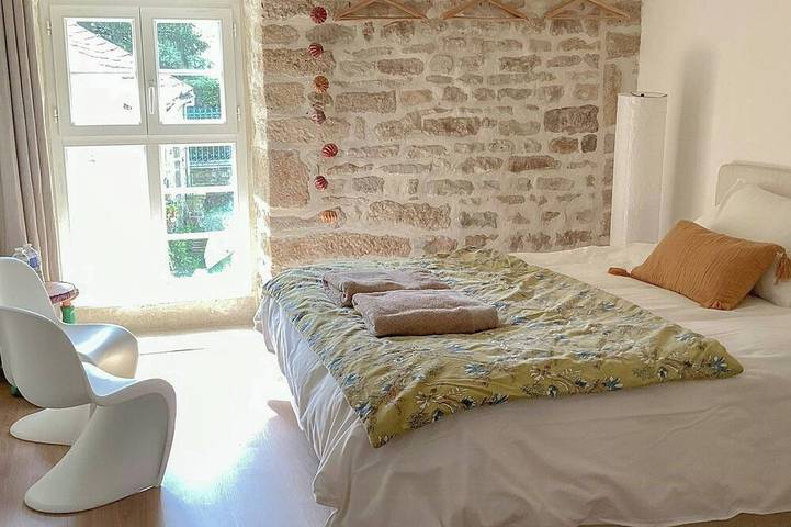 Location de vacances pour 9 personnes, avec piscine et jardin à Gigny - 4