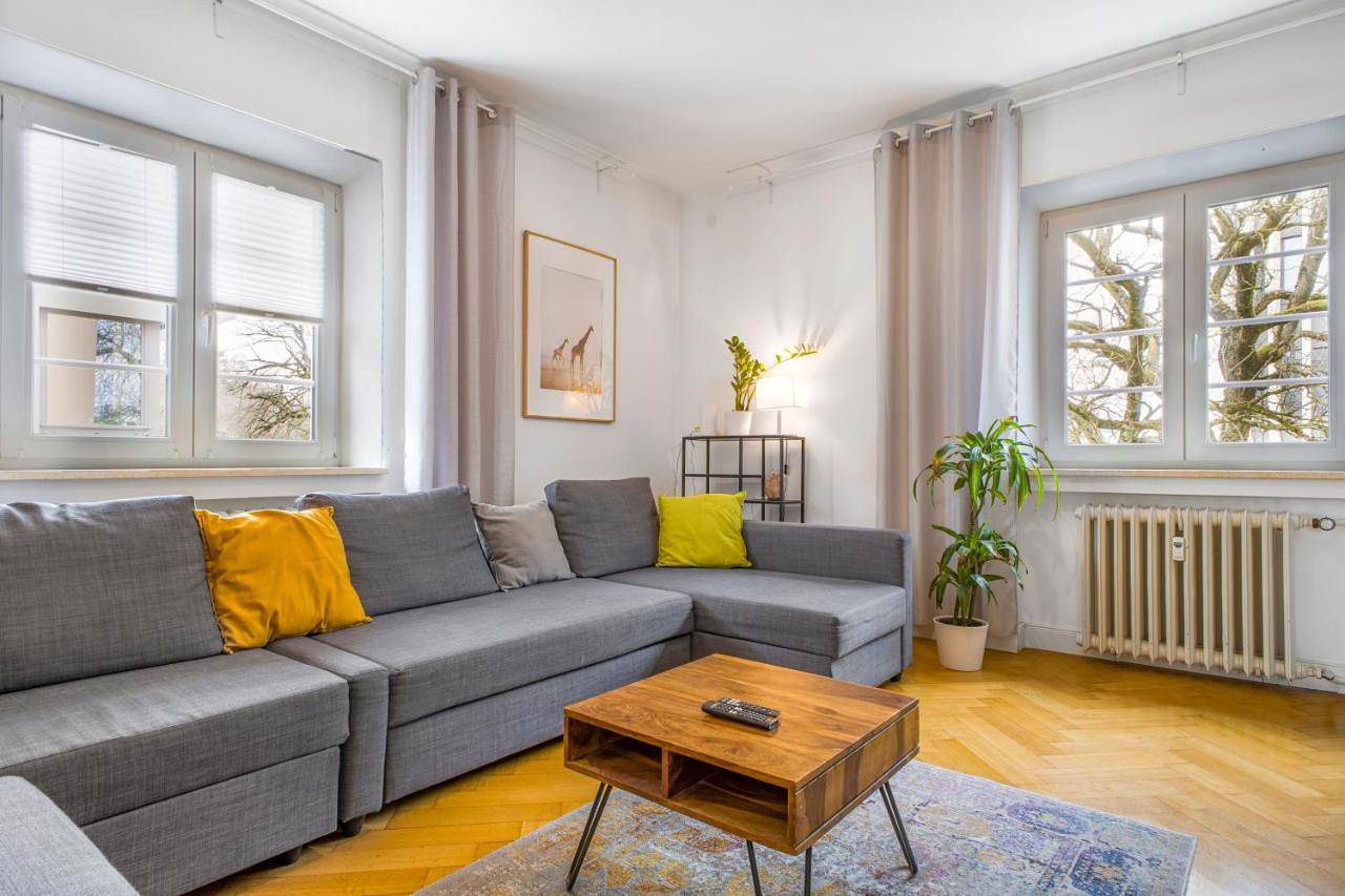 Appartement entier, Cruwzo I Spacious 3 Br with Wifi Kitchen Games in Ingolstadt, Haute-Bavière