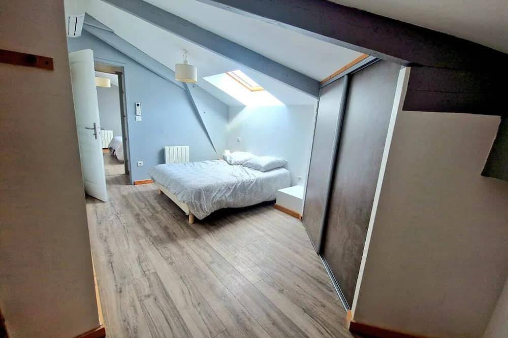 Near Bordeaux center: town house + parking space in Cenon, Bordeaux region