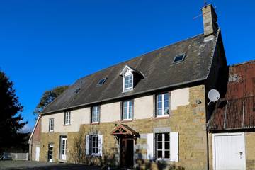 Gîte pour 12 personnes, avec jardin et terrasse dans Percy-en-Normandie