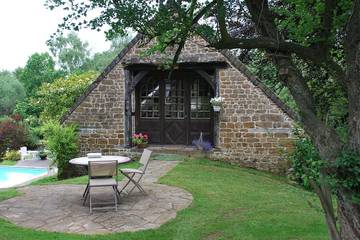 Gîte pour 4 personnes, avec terrasse et jardin ainsi que piscine et jacuzzi dans Orne