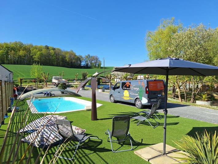 Location de vacances pour 9 personnes, avec piscine ainsi que jardin et jacuzzi, adapté aux familles à Saint-Jean-Saint-Germain - 3