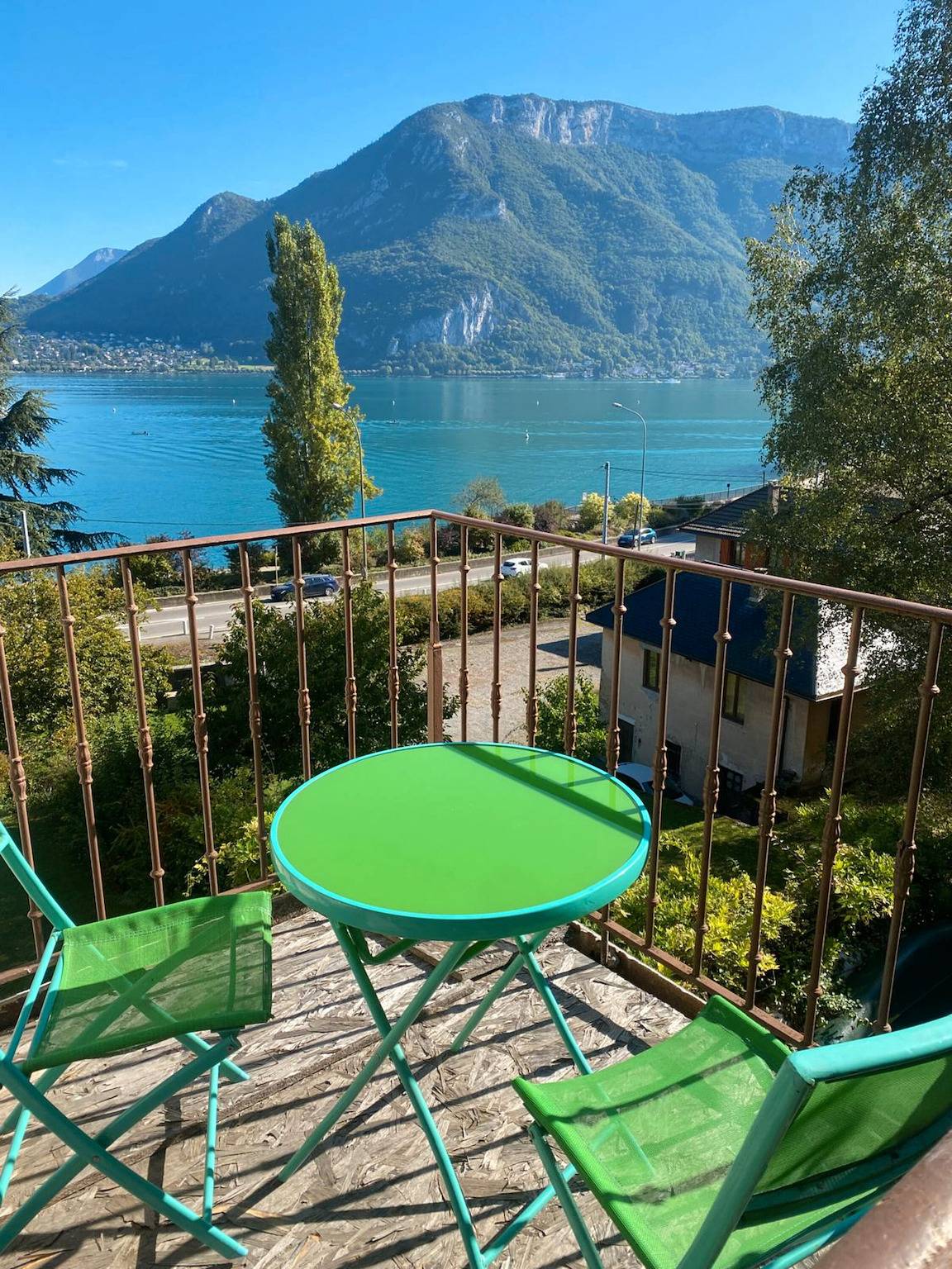 Geheel appartement, Appartement 'Le Castel' met uitzicht op het meer en privéterras in Annecy, Annecy en omgeving