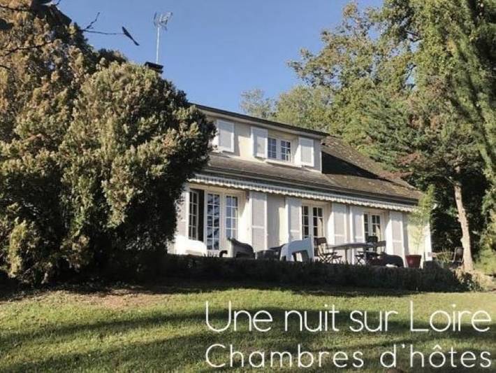 Chambre d’hôte pour 3 personnes, avec jardin à Chênehutte-Trèves-Cunault