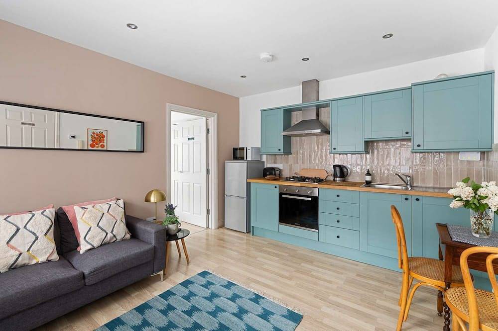 Apartamento entero, Contemporary Apt with Balcony by Black Door Stays in Cardiff, Cardiff region