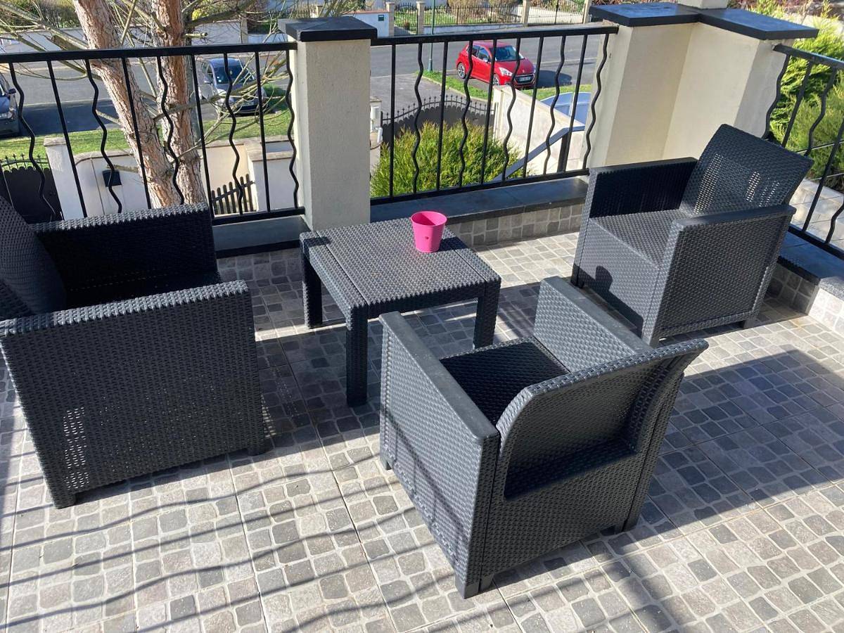 Appartement de vacances entier, Chambre triple spacieuse pour 3 Adultes avec terrasse privée - Proche Disneyland Paris in Mareuil-lès-Meaux, Seine-et-Marne