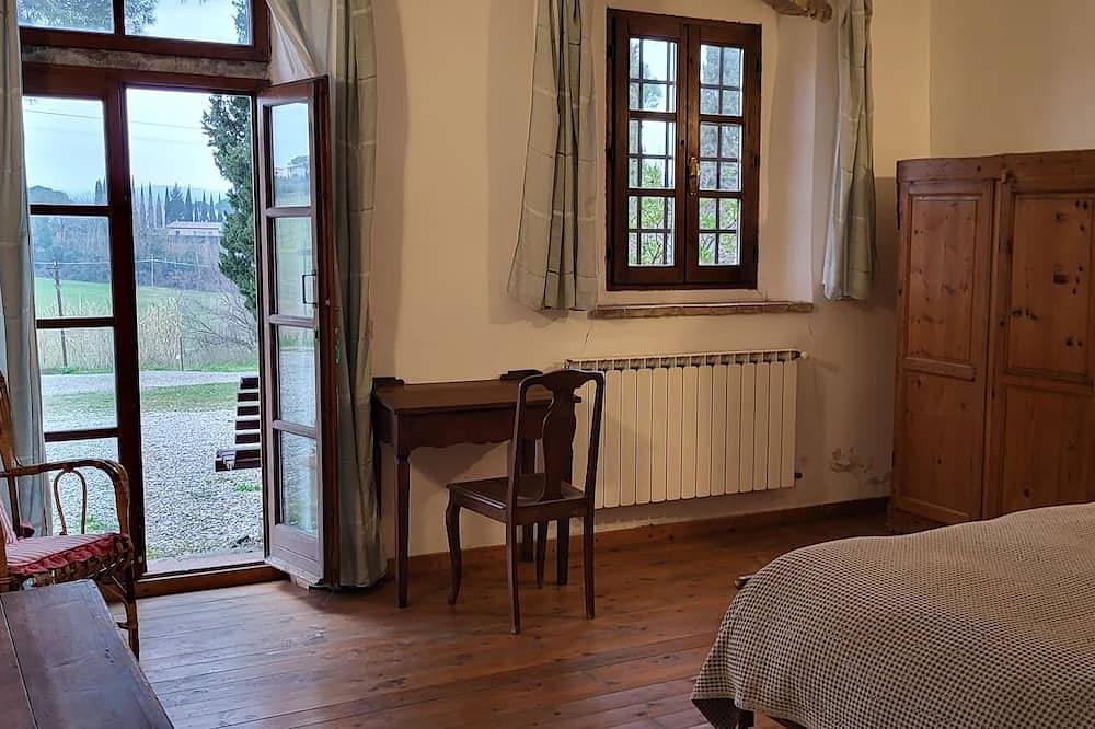Entire apartment, Cosy apartment in tuscan landhouse in Scandicci, Florence Province