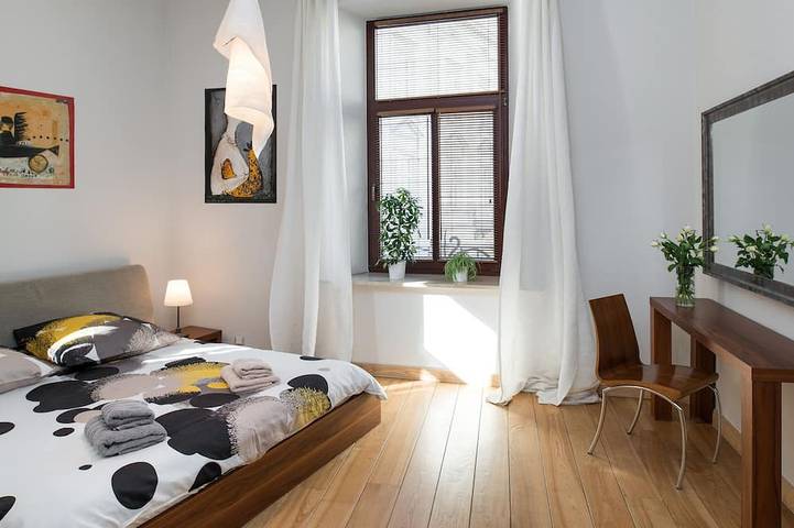 Apartamento entero, Lujoso apartamento de 1830 pies cuadrados en el casco antiguo -3 habitaciones, 2 baños, A / C, Wi-Fi in Cracovia, Pequeña Polonia (región histórica)