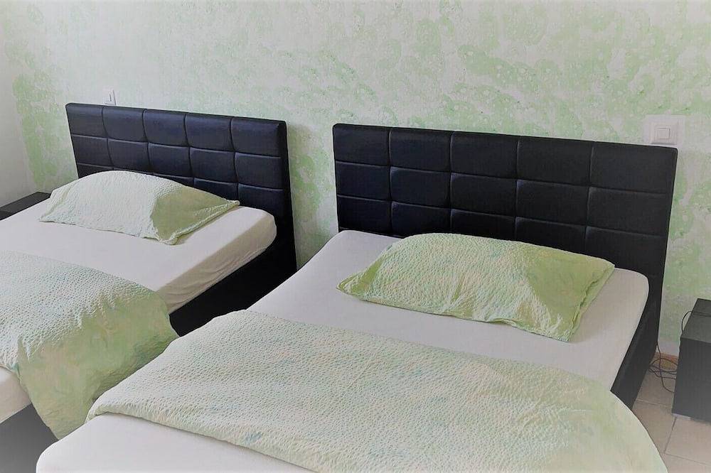 Ganze Wohnung, Superior Apartment with 2 Bedrooms and Garden in Mendrisio, Tessin