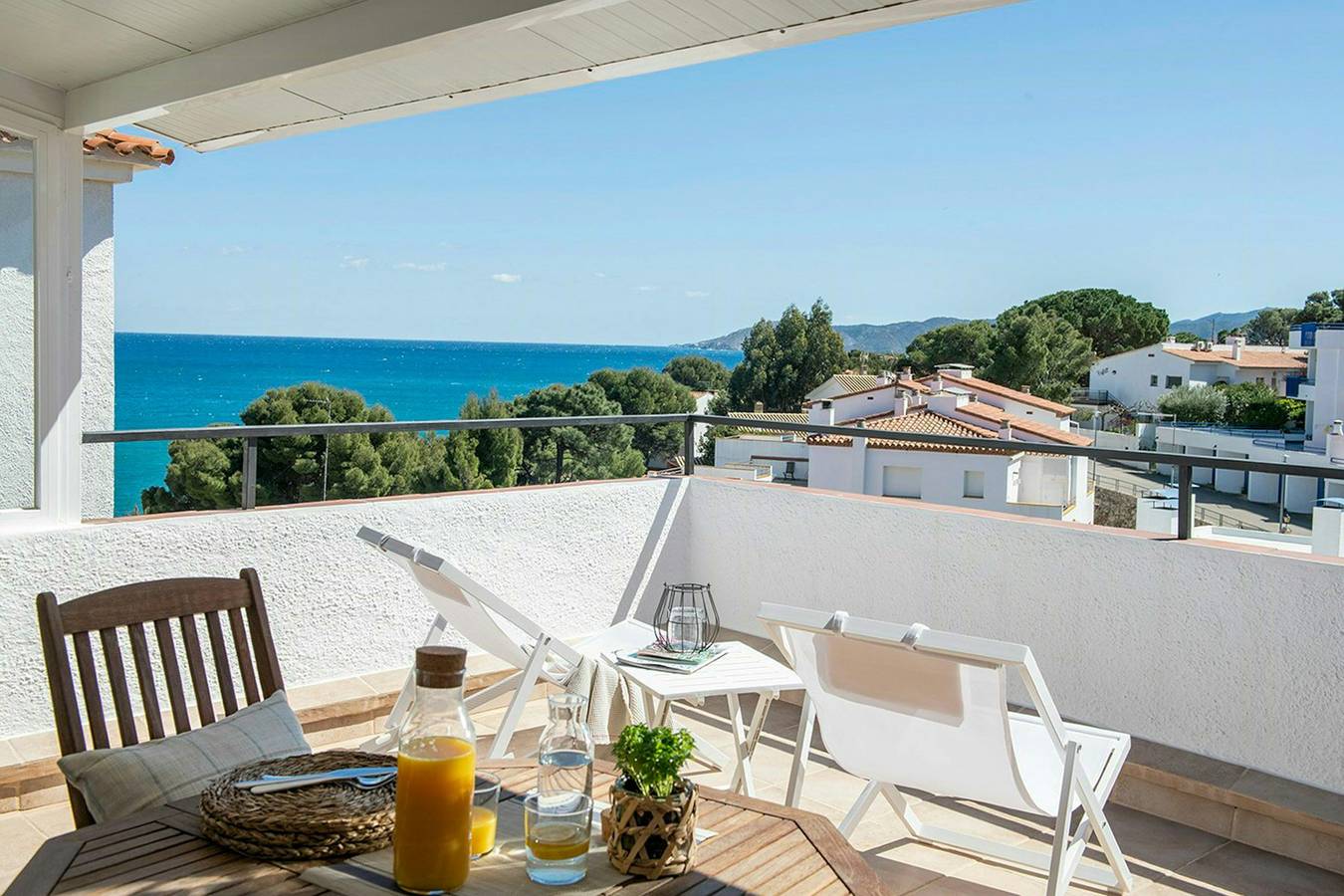 Ganze Wohnung, Design-Apartment mit Aussicht an der Costa Brava in Platja d'en Jordi (Llanca), Platja Grifeu
