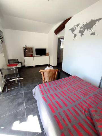 Gîte pour 2 personnes, avec terrasse, animaux acceptés à Homps