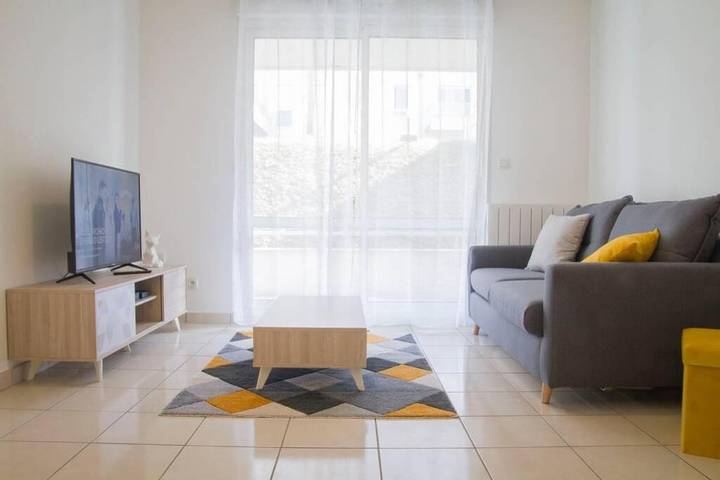 Gîte pour 4 personnes, avec piscine et terrasse à Chalezeule - 2