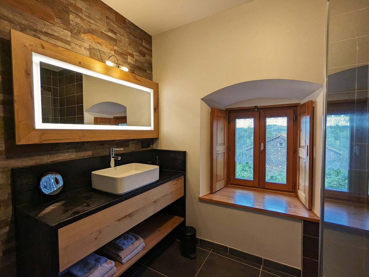 Suite spacieuse avec bien-être, parking, wifi, à Saint-Privat-d'Allier in Saint-Privat-d'Allier, Haute-Loire