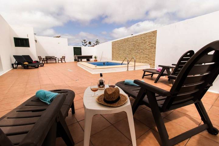 Casa rural para 7 personas, con vistas además de jardín y piscina en San Bartolomé