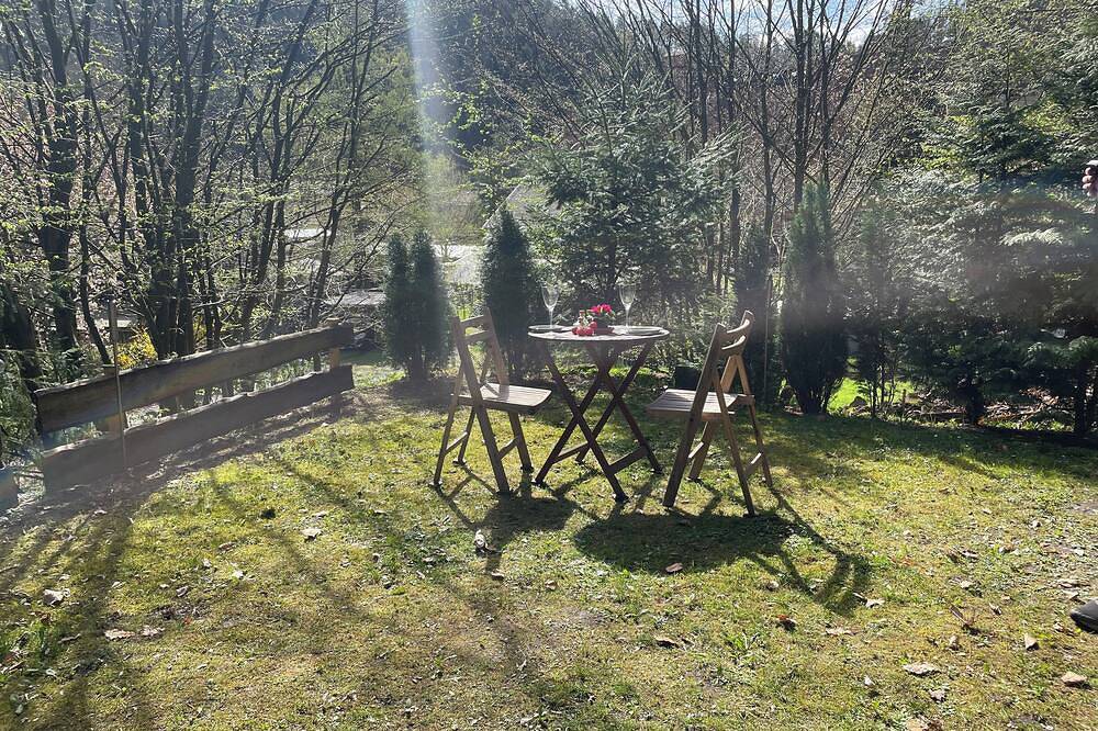 Gemütliche Waldhütte am Bergbach im Sächsischen Schweiz mit großem Garten in Hohnstein, Elbsandsteingebirge