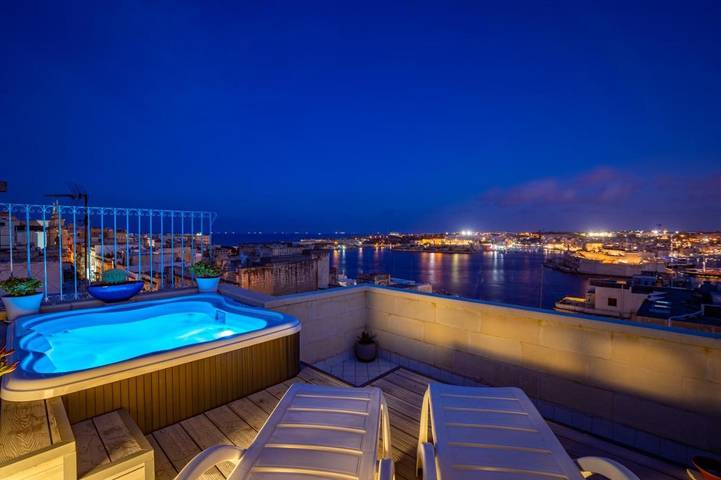 B&b per 4 persone, con Balcone e Terrazza nonché Idromassaggio e Piscina a Valletta