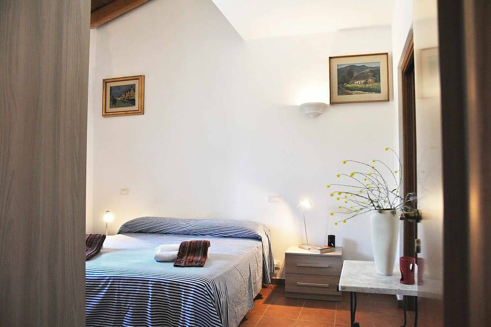 Red Roses ground floor flat in villa in Itri, Provincia de Latina