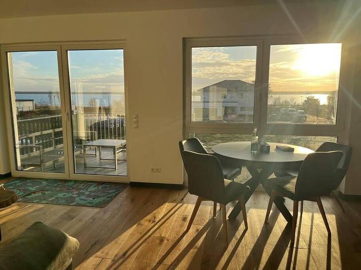 Ferienwohnung für 6 Personen, mit Balkon und Terrasse sowie Garten und Seeblick in Muldestausee