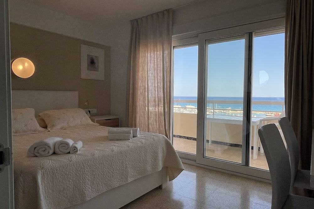 Entire apartment, Beautiful sea view from all rooms, communal swimming pool / tennis in Playa Carrer La Mar, el Campello