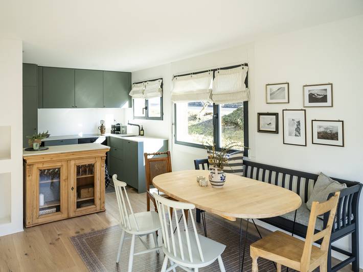 Ganze Ferienwohnung, Abitaziun Patgific - Ferienwohnung im Casa Hirundella - 3.5 Zimmerwohnung mit Sitzplatz für Familien und Naturliebhaber in Trin Mulin, Trin