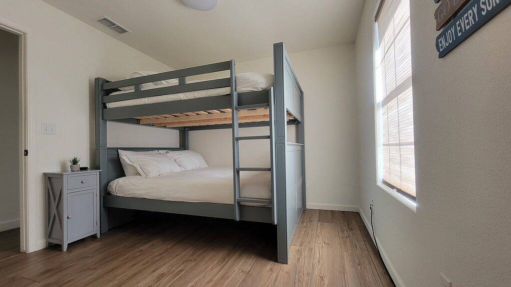 Cute, Clean, Cozy & Bright! Comfortably Sleeps 8 - Ample Boat/Toys Parking. in Lake Havasu City, Mohave County