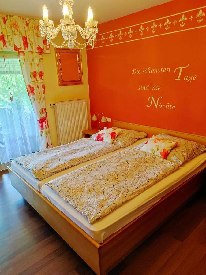 Ferienwohnung für 4 Personen, mit Balkon und Terrasse sowie Garten und Ausblick in Grafenwiesen