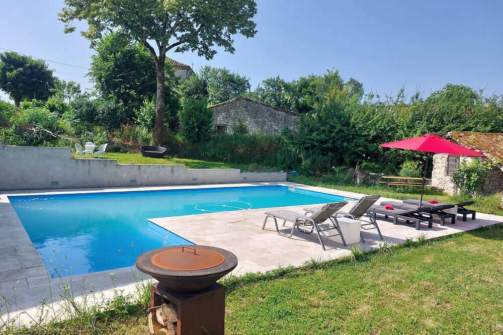 Charming renovated farmhouse with large pool in Lacour, Quercy